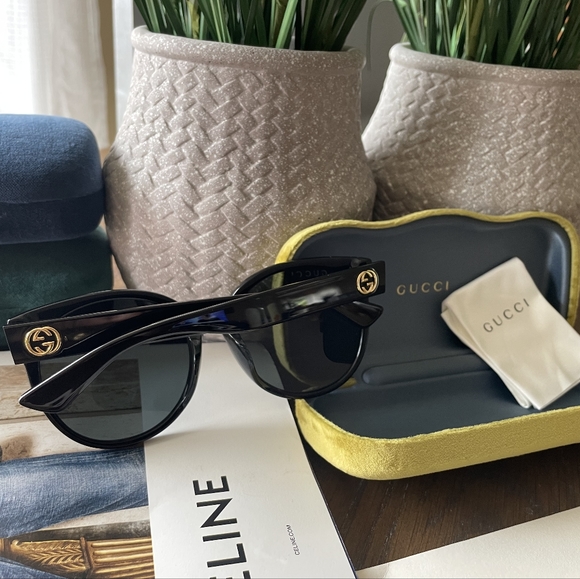 Gucci Black GG 💅✨ Designer Women’s 56mm Sunglasses GG0035SAN 001 56-20-145 - Picture 2 of 7